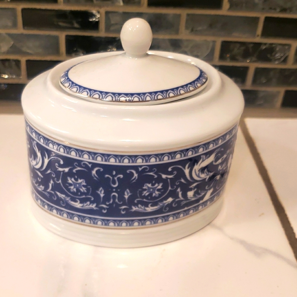 Sugar container